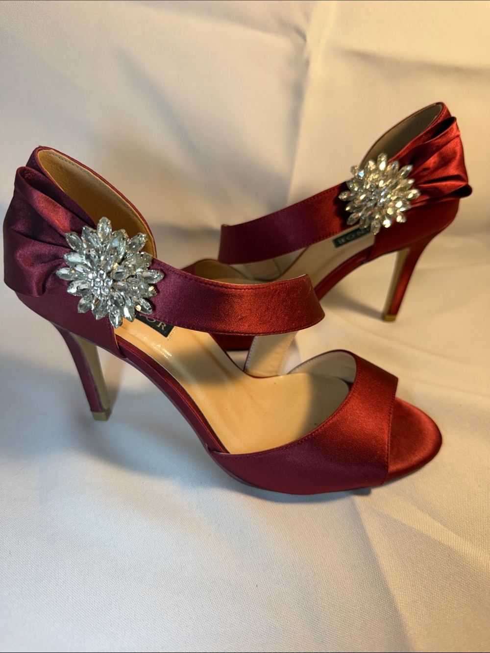 ERIJUNOR size 7 Satin Burgundy Open-Toe Heels with Crystal Brooch bride